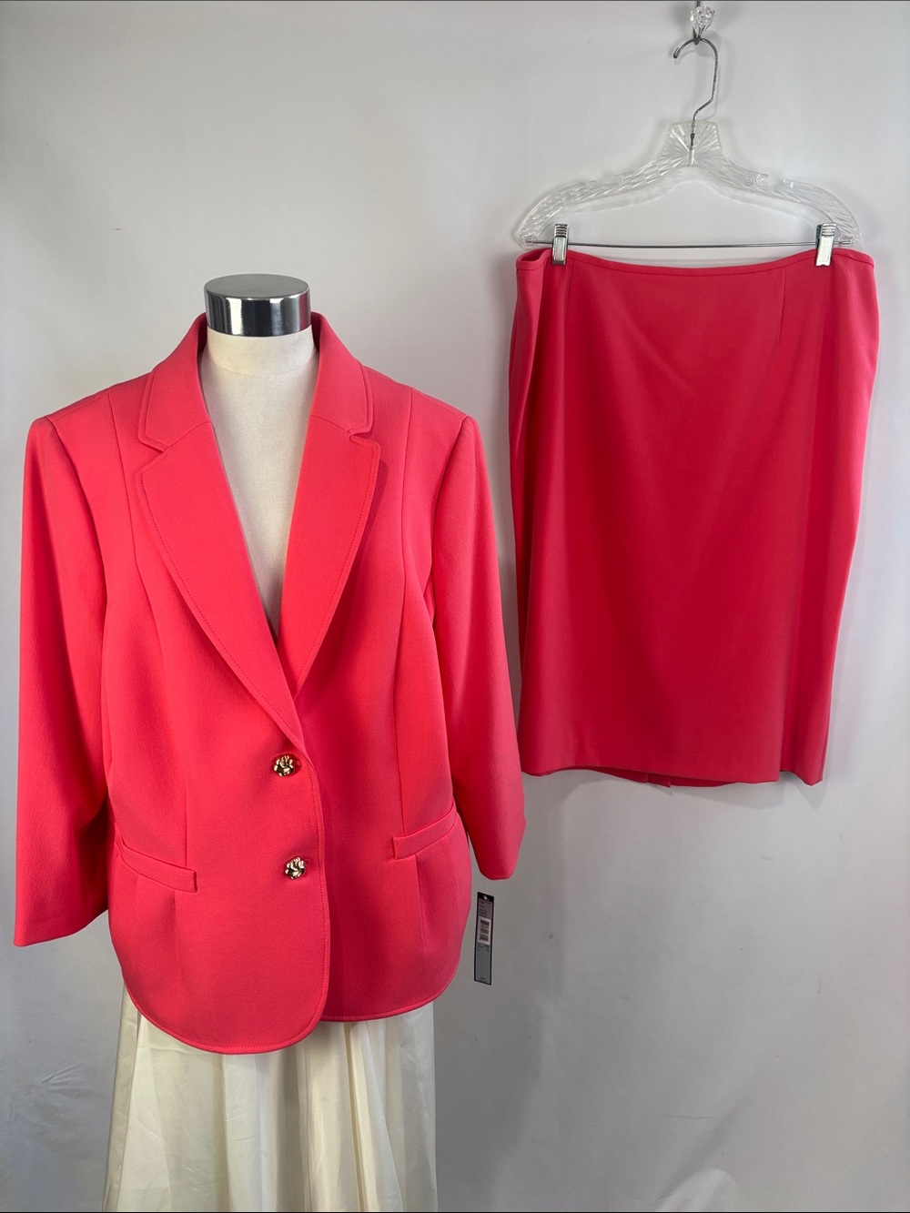 NWT TAHARI CORAL JACKET SKIRT SET